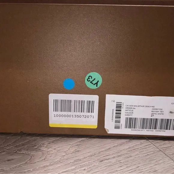 Kids size 10C/27 Burberry sneakers
