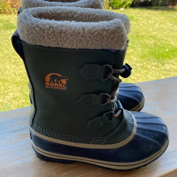 Kids Sorel winter boots size 3