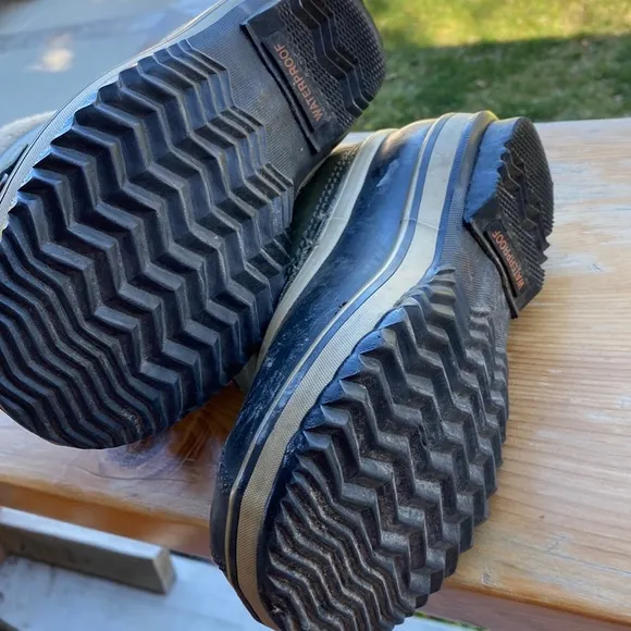 Kids Sorel winter boots size 3