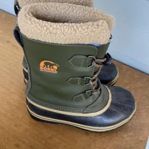 Kids Sorel winter boots size 3