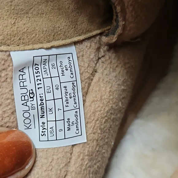 Koolaburra by UGG Tan Brown Leather Lace-up Winter boots (w size 9)