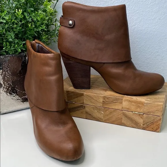 Kork-Ease Ankle Boot Bootie Cuffed Leather Size 9 Chestnut Brown