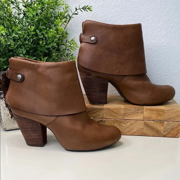 Kork-Ease Ankle Boot Bootie Cuffed Leather Size 9 Chestnut Brown