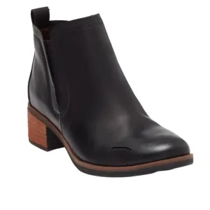 Korks Black Tasha Ankle Boots size 10. NWOT