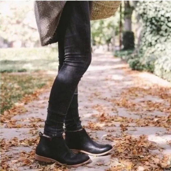 Korks Black Tasha Ankle Boots size 10. NWOT