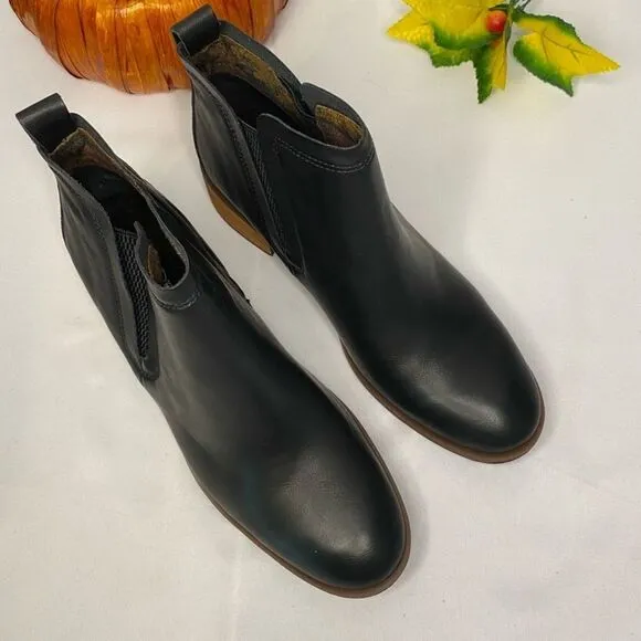 Korks Black Tasha Ankle Boots size 10. NWOT