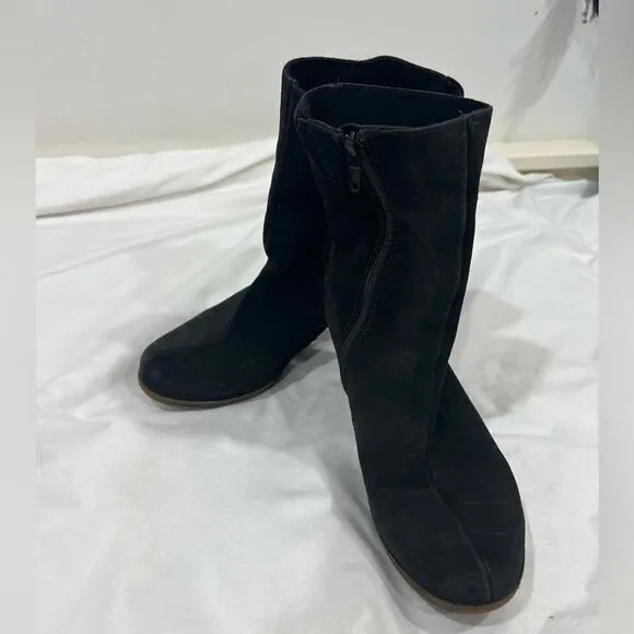 La Canadienne black suede zipped calf length boots size 6.5 M
