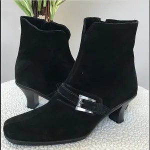 La Canadienne Waterproof Winter Suede Boots Black Heeled Size 8