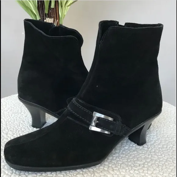 La Canadienne Waterproof Winter Suede Boots Black Heeled Size 8