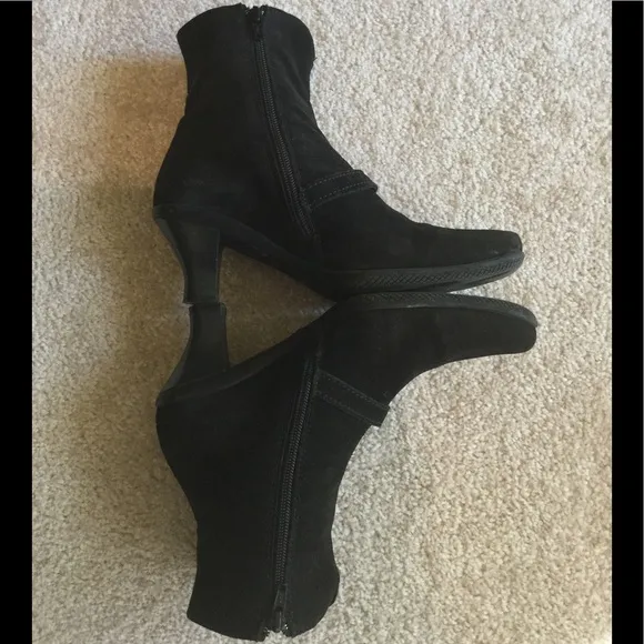 La Canadienne Waterproof Winter Suede Boots Black Heeled Size 8