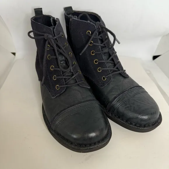 Ladies Suede and  Leather NavyLace-Up Boots with side zip size 6.5 by Clark’s