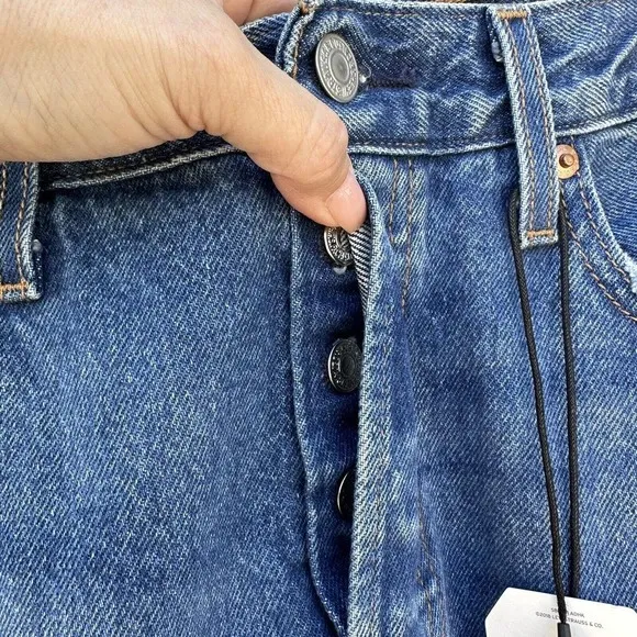 Levi’s women’s premium wedgie straight jeans destructed Oxnard drive med sz 31