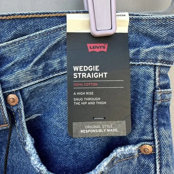 Levi’s women’s premium wedgie straight jeans destructed Oxnard drive med sz 31