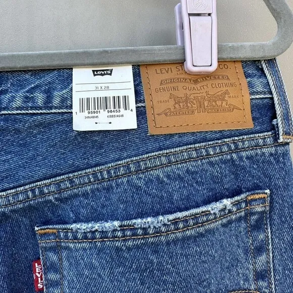 Levi’s women’s premium wedgie straight jeans destructed Oxnard drive med sz 31