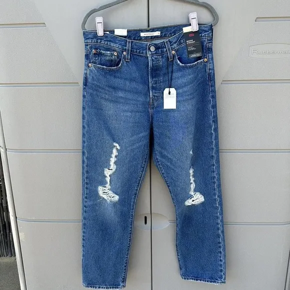 Levi’s women’s premium wedgie straight jeans destructed Oxnard drive med sz 31