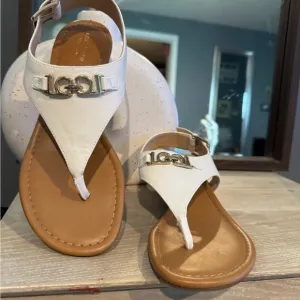 Liz Claiborne White and Silver Sandals with Chain Detail