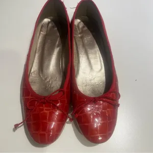 Lodi Red Leather Crocodile Pattern Ballet Flats SZ 38 Made in Spain