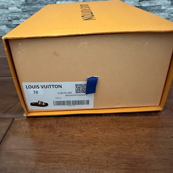 Louis Vuitton Black and Brown Sandals Sleek Modern Design