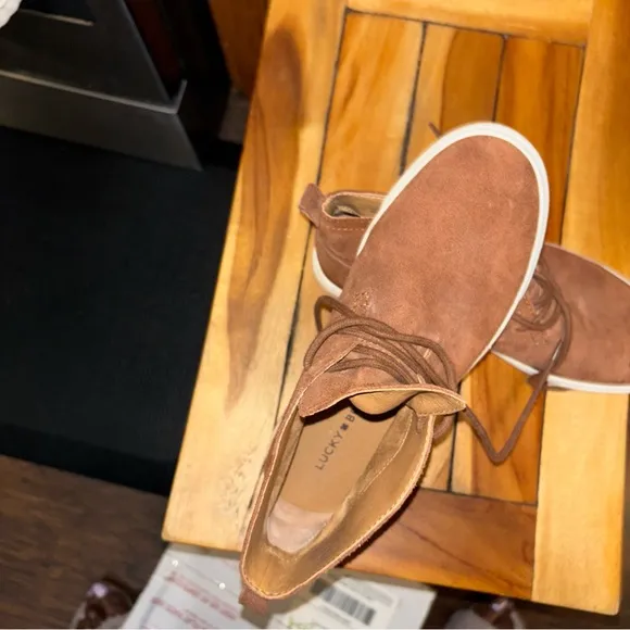 Lucky Brand Brown Chukka Boots Suede Casual can be unisex.