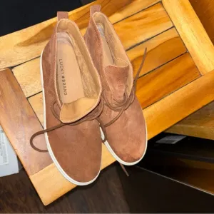 Lucky Brand Brown Chukka Boots Suede Casual can be unisex.