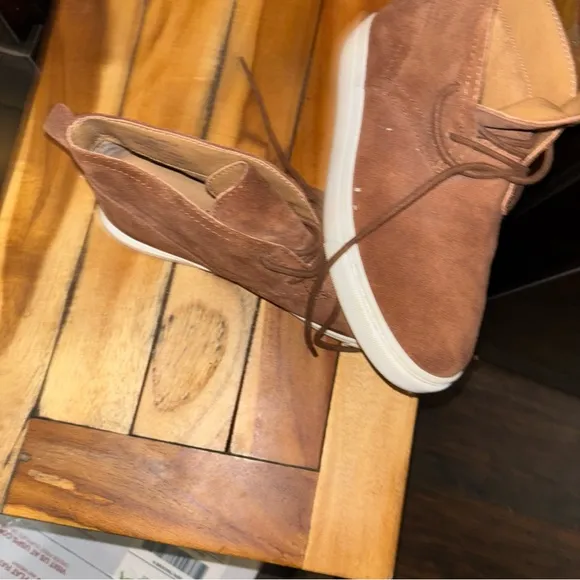 Lucky Brand Brown Chukka Boots Suede Casual can be unisex.