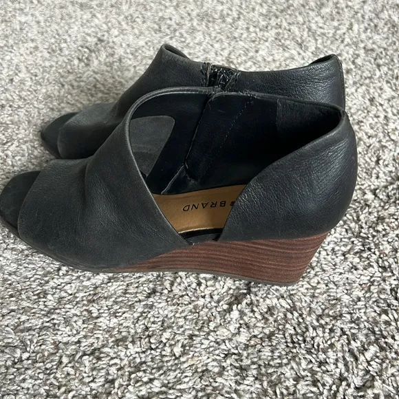 Lucky Brand Tylera Leather Wedge Sandal Black Size 5