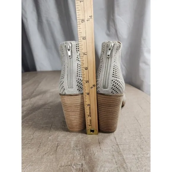 Lucky Brand Women's Size 8 M Cut Laser Leather Ankle Boots Booties (641)