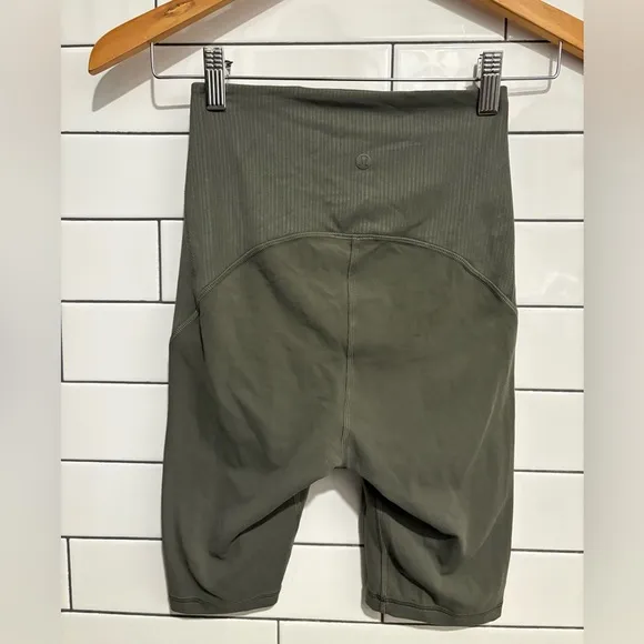 Lululemon Blissful Bend Super High-Rise Short 8&quot;Army Green 2