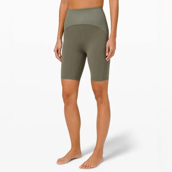 Lululemon Blissful Bend Super High-Rise Short 8&quot;Army Green 2
