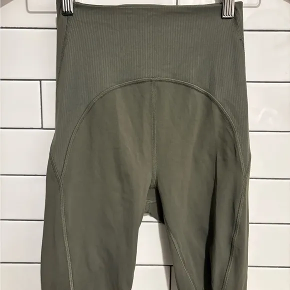 Lululemon Blissful Bend Super High-Rise Short 8&quot;Army Green 2