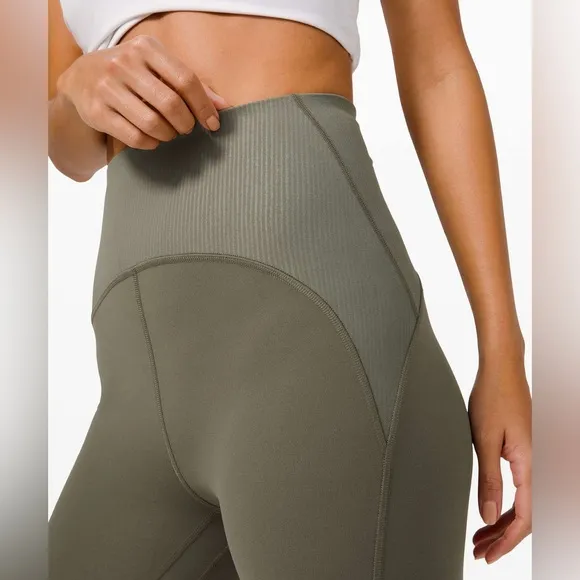 Lululemon Blissful Bend Super High-Rise Short 8&quot;Army Green 2