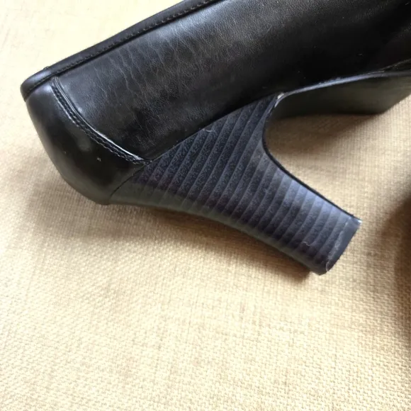 Madden Girl 4&quot; Heeled Black Leather Shoes, Decorative Buckle, Size 10