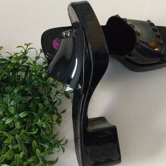 Madden Girl Black Rubber Jelly Sandals Shoes Block Heel Size 8.5