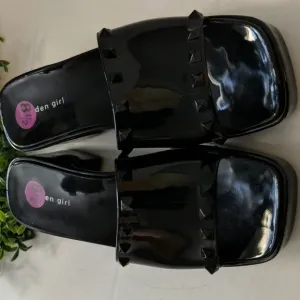 Madden Girl Black Rubber Jelly Sandals Shoes Block Heel Size 8.5