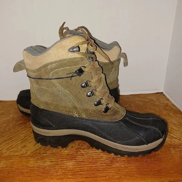 Magellan Outdoors Mens Thinsulate Winter Boots Black Green Mens 7 PAC Boots. New