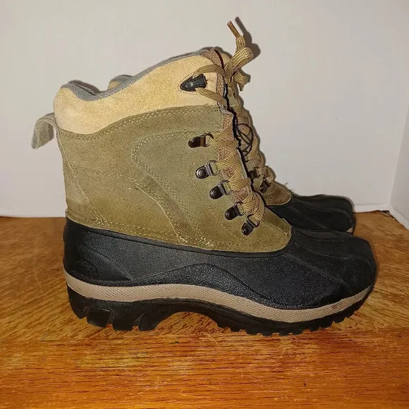 Magellan Outdoors Mens Thinsulate Winter Boots Black Green Mens 7 PAC Boots. New