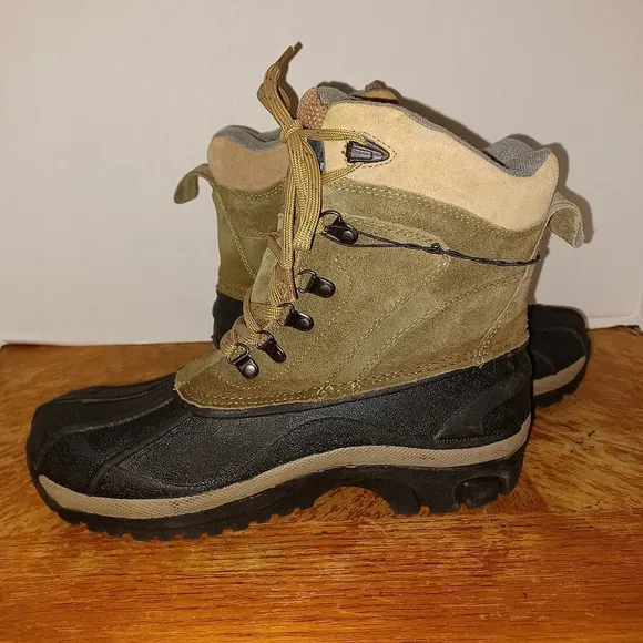 Magellan Outdoors Mens Thinsulate Winter Boots Black Green Mens 7 PAC Boots. New