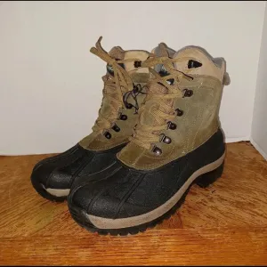 Magellan Outdoors Mens Thinsulate Winter Boots Black Green Mens 7 PAC Boots.