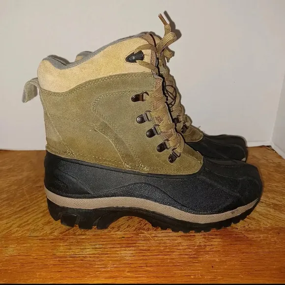 Magellan Outdoors Mens Thinsulate Winter Boots Black Green Mens 7 PAC Boots.