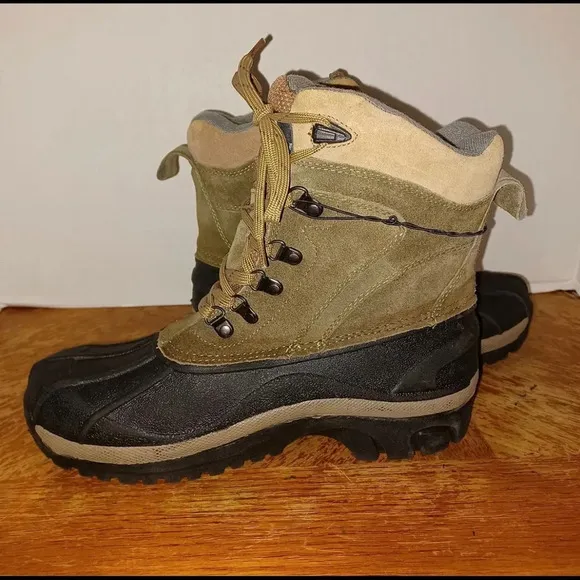 Magellan Outdoors Mens Thinsulate Winter Boots Black Green Mens 7 PAC Boots.
