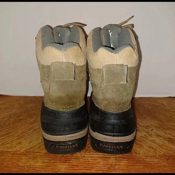 Magellan Outdoors Mens Thinsulate Winter Boots Black Green Mens 7 PAC Boots.