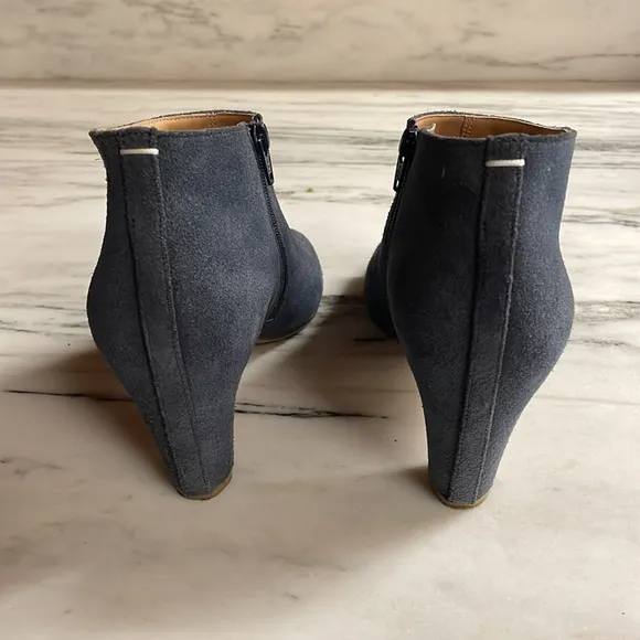 Maison Martin Margiela Blue Suede Peep-toe heel, side zip size 36.5 (6.5)