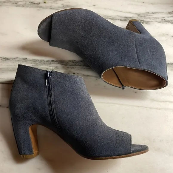 Maison Martin Margiela Blue Suede Peep-toe heel, side zip size 36.5 (6.5)