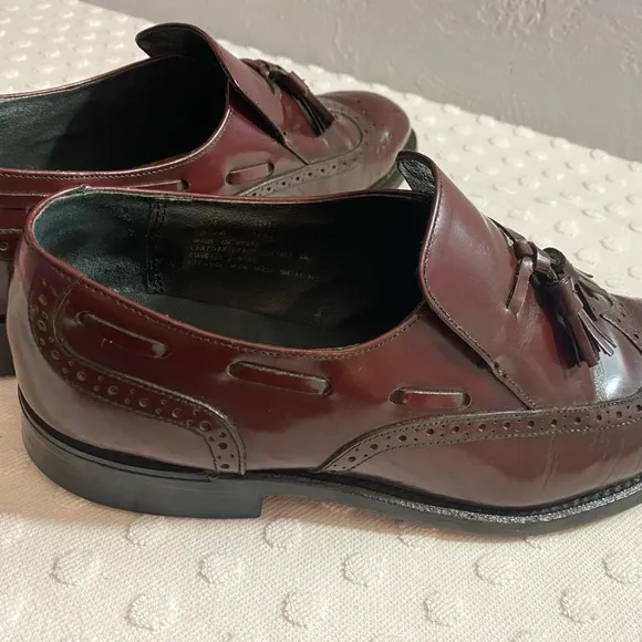 Men's Oakton American Burgundy  leather upper wingtip tassel loafers