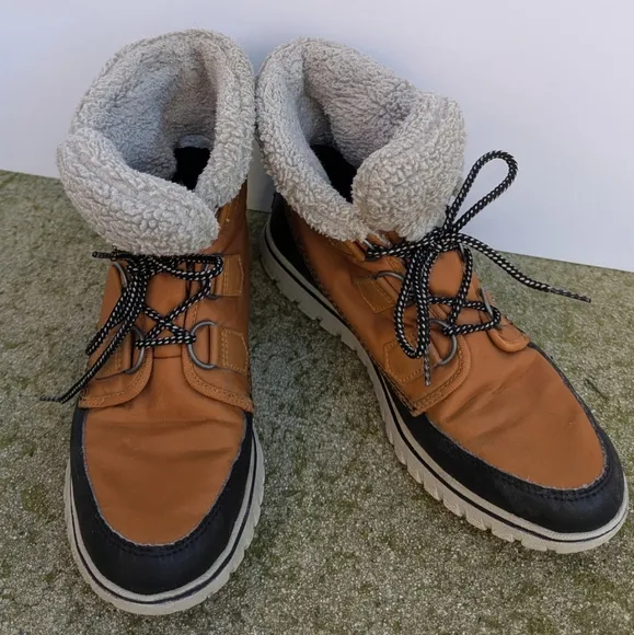 Men's Sorel Size 10 Tan / Orange and Black Waterproof Winter Boots