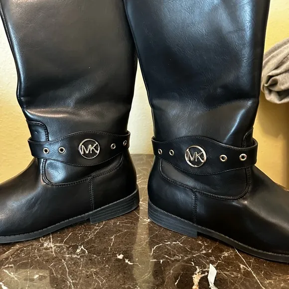 Micheal Kors leather winter boots