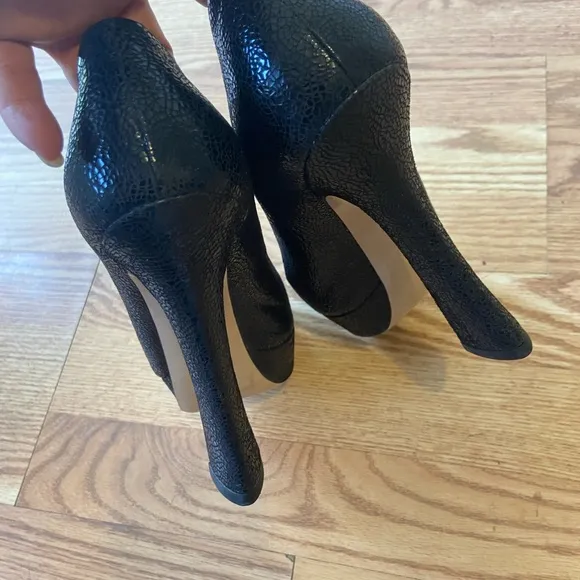 Miu Miu Black Heeled Shoes Elegant Design Size 40.5No box no bag