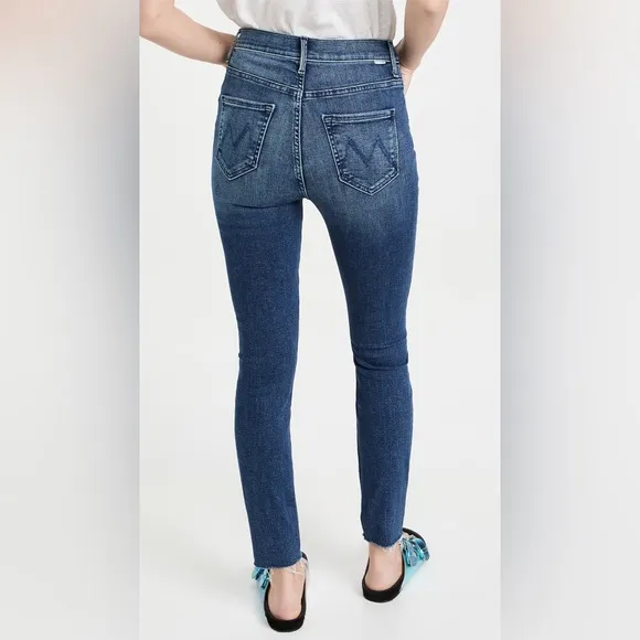 MOTHER Jeans THE STASH SWOONER ANKLE FRAY in Chick Flick