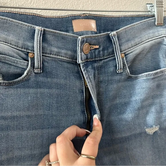 mother the mid rise dazzler ankle fray jeans in weekend kittens