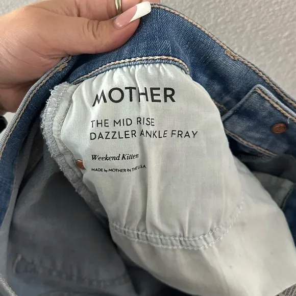 mother the mid rise dazzler ankle fray jeans in weekend kittens